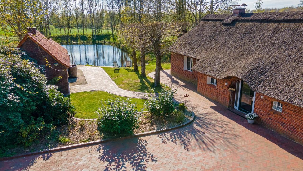 Vila Reetdach Ostfriesenhaus Südbrookmerland Exteriér fotografie